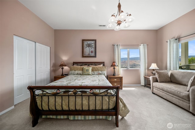 591 Daniels Dr NE, East Wenatchee, WA 98802 - bedroom featuring light carpet, a chandelier, and a closet