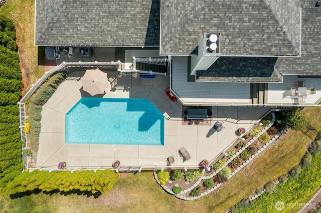 591 Daniels Dr NE, East Wenatchee, WA 98802 - aerial view of property and surrounding area with a pool