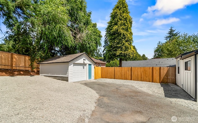 1816 N 155th St, Shoreline, WA 98115 - detached garage with driveway
