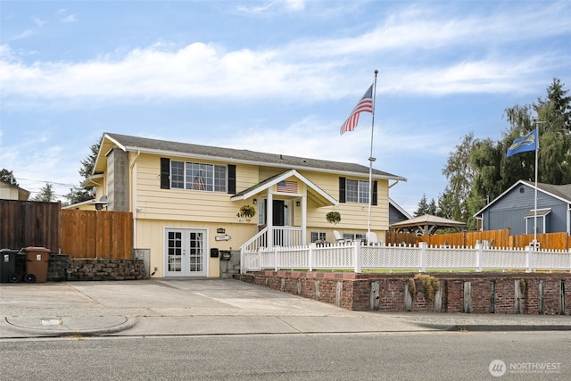 4610 N Defiance St, Tacoma, WA 98407 - split foyer home featuring french doors