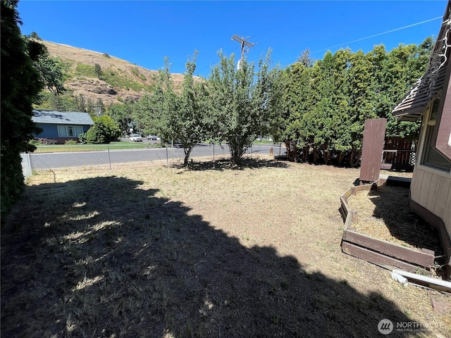 1201 S 2nd St, Dayton, WA 99328 - fenced backyard featuring a mountain view