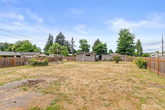 1428 S 4th Ave, Kelso, WA 98626 - fenced backyard featuring a shed