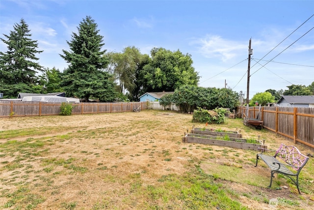 1428 S 4th Ave, Kelso, WA 98626 - fenced backyard with a garden