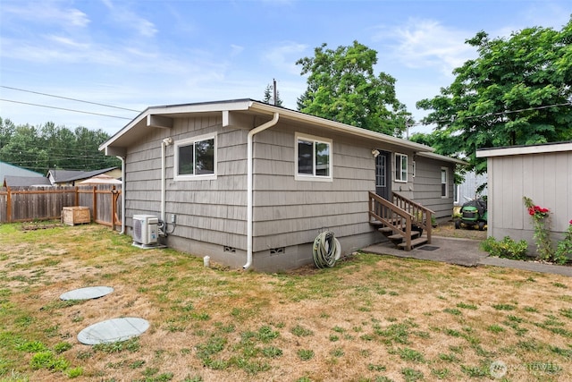 1428 S 4th Ave, Kelso, WA 98626 - rear view of house featuring crawl space and entry steps