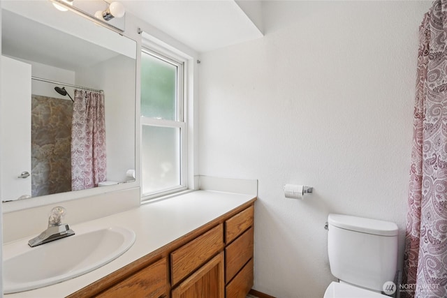 13940 113th Ave NE, Kirkland, WA 98034 - full bath with vanity and a shower with shower curtain