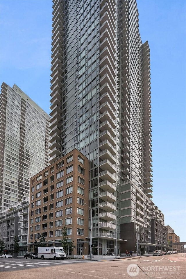 583 Battery St Unit 212N, Seattle, WA 98121 - view of building exterior