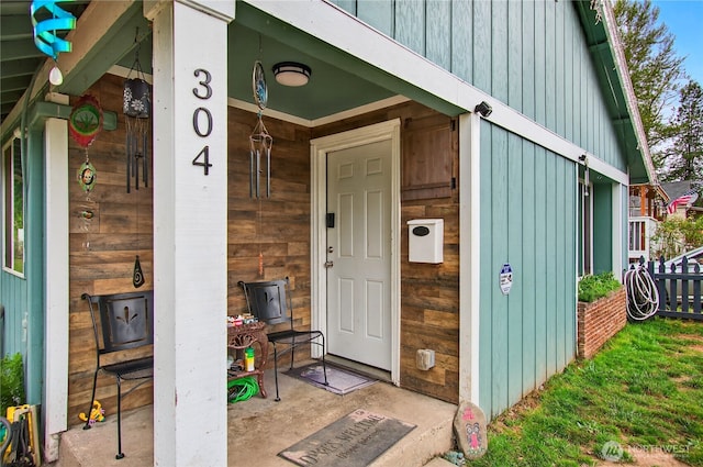 304 Harris St, Kelso, WA 98626 - property entrance with covered porch