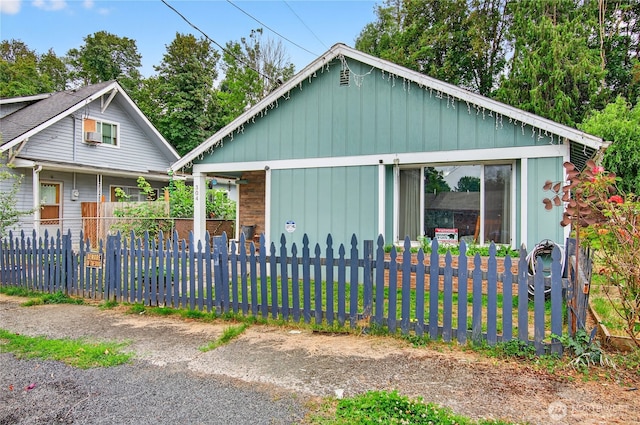 304 Harris St, Kelso, WA 98626 - bungalow-style home featuring a fenced front yard and board and batten siding