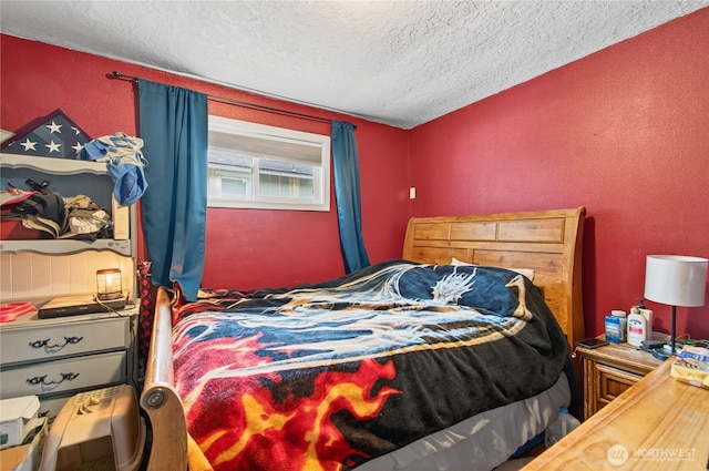 304 Harris St, Kelso, WA 98626 - bedroom with a textured ceiling