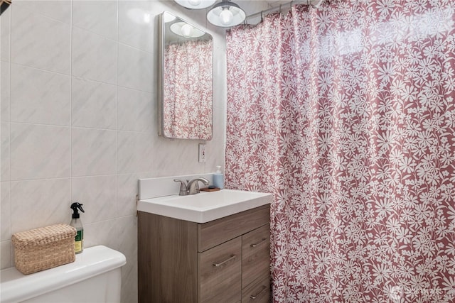 11341136 16th Ave, Longview, WA 98632 - full bath with vanity and tile walls