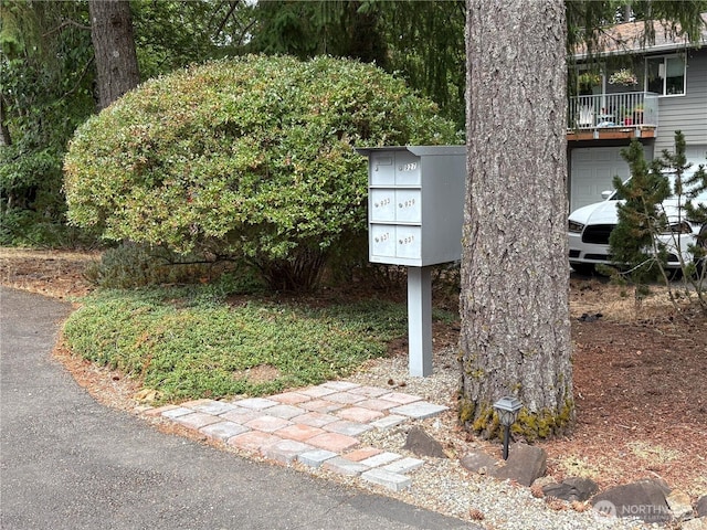 933 Fern St SW, Olympia, WA 98502 - exterior view of mail area