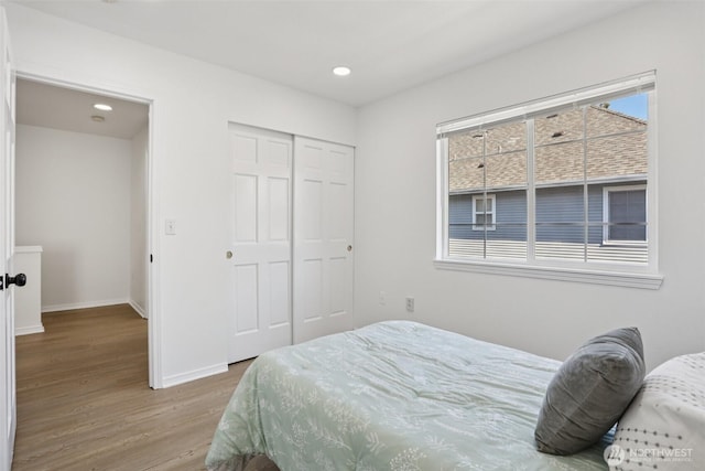 352 227th Ln NE Unit 142, Sammamish, WA 98074 - bedroom featuring wood finished floors, multiple windows, a closet, and recessed lighting