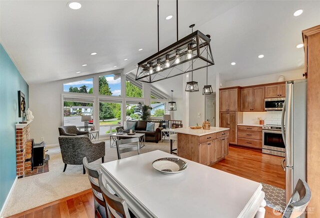 13506 89th Pl NE, Kirkland, WA 98034 - dining room featuring light wood finished floors, recessed lighting, and lofted ceiling