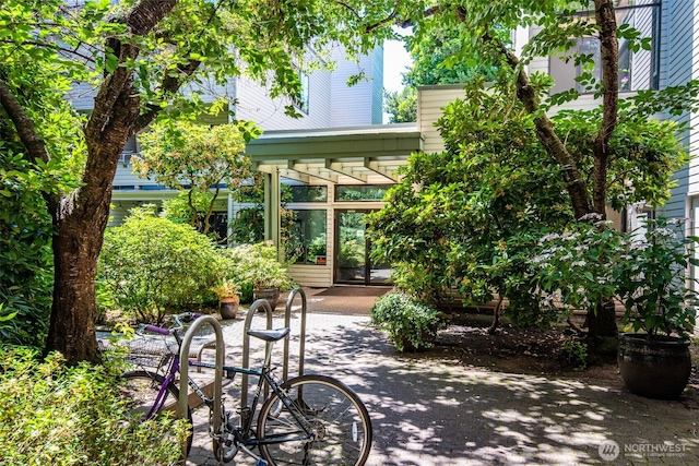 211 E Summit Ave Unit S117, Seattle, WA 98102 - view of patio featuring a sunroom