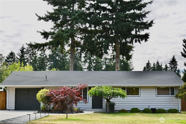 30135 2nd Ave SW, Federal Way, WA 98023 - ranch-style house with an attached garage, driveway, and a front lawn