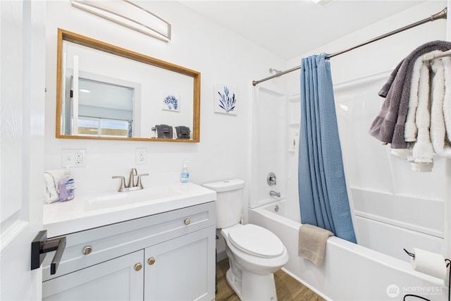 612 Dune Crest Loop, Westport, WA 98595 - full bath with shower / tub combo with curtain, vanity, and wood finished floors