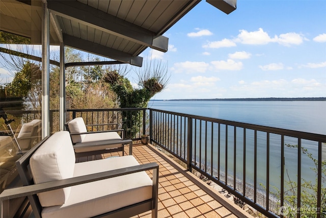 28605 Manzanita Beach Rd SW, Vashon, WA 98070 - balcony with a water view