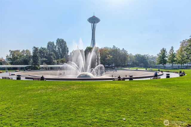 2929 1st Ave Unit 721, Seattle, WA 98121 - view of community with a lawn