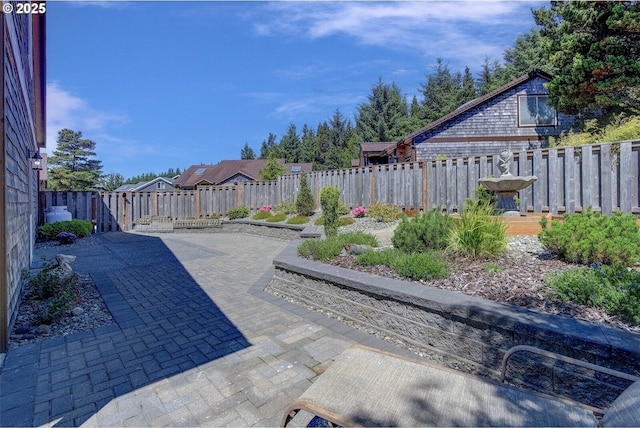 126 28th St NW, Long Beach, WA 98631 - fenced backyard with a patio