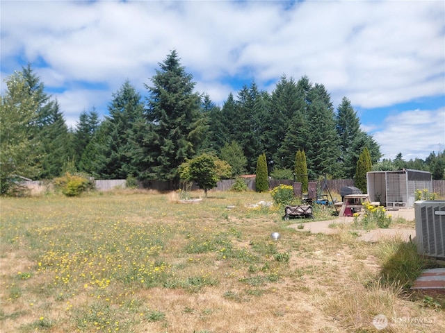 134 St Lawrence Dr, Onalaska, WA 98570 - view of yard featuring an outbuilding