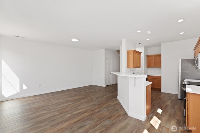2711 SE 10th St Unit 1099, Renton, WA 98058 - kitchen featuring a peninsula, dark wood-style flooring, recessed lighting, stainless steel electric range oven, and light countertops