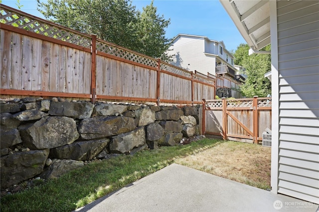2711 SE 10th St Unit 1099, Renton, WA 98058 - view of yard featuring a patio area