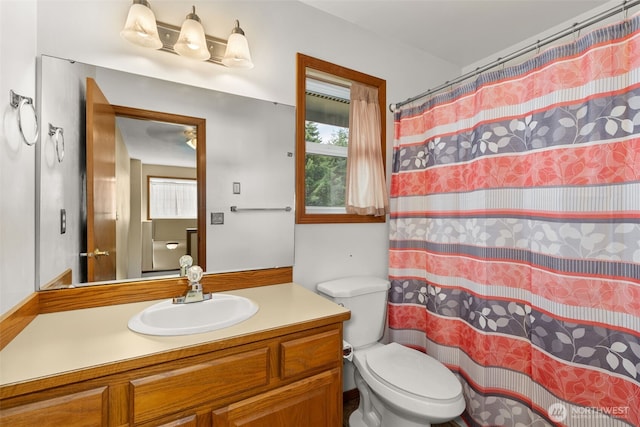 105 Clearview Cir, Chehalis, WA 98532 - bathroom with vanity, healthy amount of natural light, and a shower with curtain