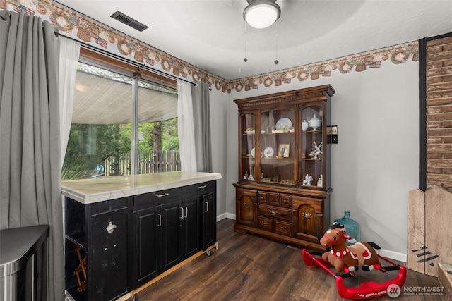 174 Skinner Rd, Chehalis, WA 98532 - dining space with dark wood-type flooring and a ceiling fan