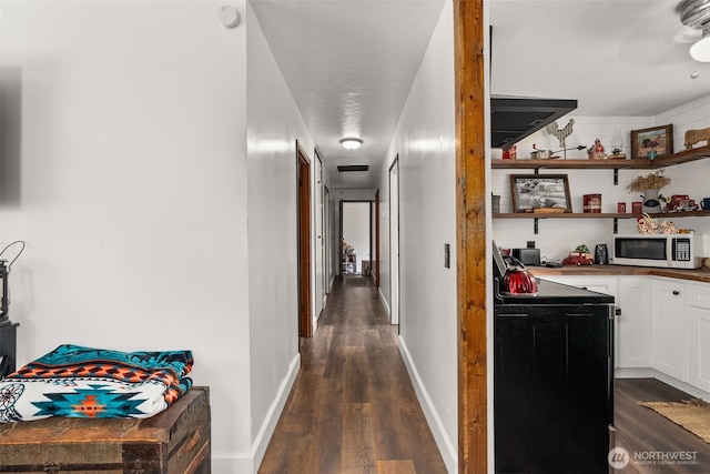 174 Skinner Rd, Chehalis, WA 98532 - hallway with dark wood-type flooring and baseboards