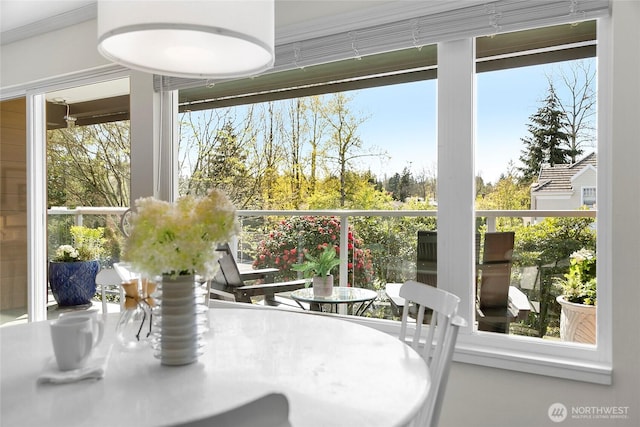 2501 Canterbury Ln E Unit 221, Seattle, WA 98112 - view of sunroom / solarium