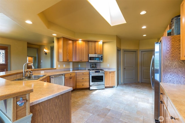 822 E Oak St, Sequim, WA 98382 - kitchen featuring stainless steel appliances, recessed lighting, light countertops, a skylight, and a peninsula