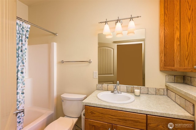 822 E Oak St, Sequim, WA 98382 - full bathroom with vanity and shower / tub combo