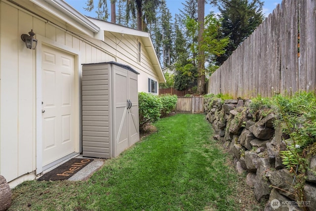 108 151st Pl SE, Lynnwood, WA 98087 - view of yard featuring an outbuilding
