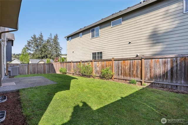 13218 106th Pl NE, Kirkland, WA 98034 - fenced backyard featuring a patio