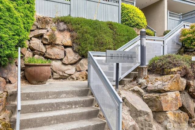 732 11th Ave E Unit 404, Seattle, WA 98102 - view of stairs