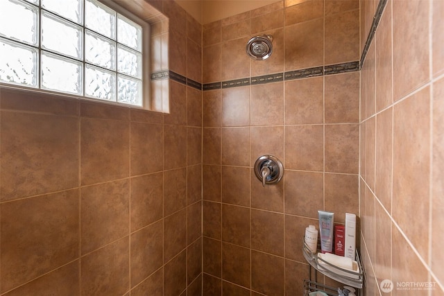 1901 W Hamilton Way, Port Angeles, WA 98363 - full bathroom featuring tiled shower