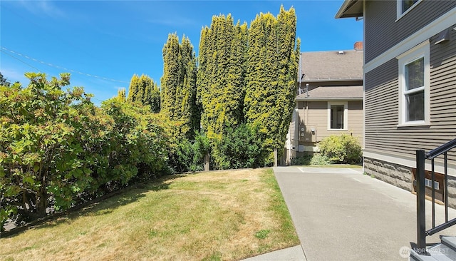 1609 Humboldt St, Bellingham, WA 98225 - view of green lawn featuring a patio