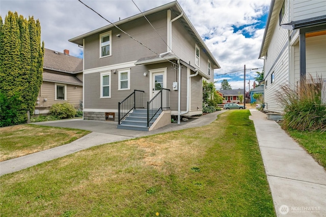 1609 Humboldt St, Bellingham, WA 98225 - rear view of property with a lawn