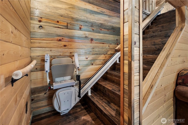 7189 Icicle Rd, Leavenworth, WA 98826 - stairs with wood walls