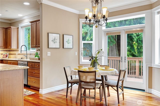 15025 SE 43rd St, Bellevue, WA 98006 - dining space with light wood-type flooring, a chandelier, crown molding, and recessed lighting