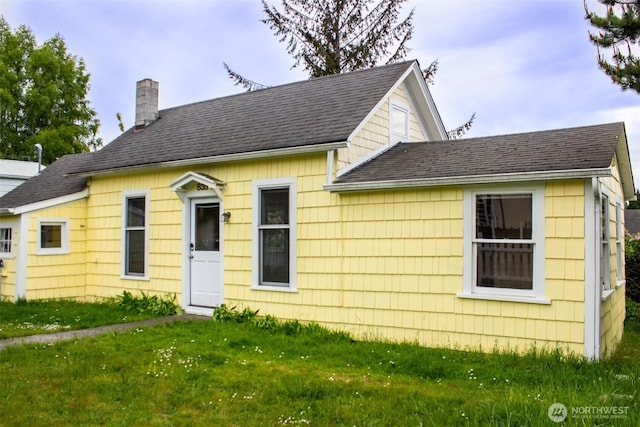 835 J St, Port Townsend, WA 98368 - bungalow-style house with a chimney, a shingled roof, and a front lawn