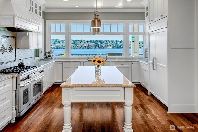 8066 Avalon Pl, Mercer Island, WA 98040 - kitchen with stainless steel appliances, premium range hood, crown molding, backsplash, and glass insert cabinets