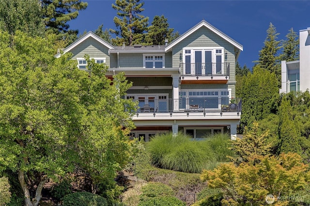 8066 Avalon Pl, Mercer Island, WA 98040 - back of property featuring a balcony