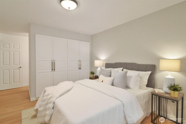 13021 SE 38th St Unit J8, Bellevue, WA 98006 - bedroom featuring light wood-style flooring and a closet