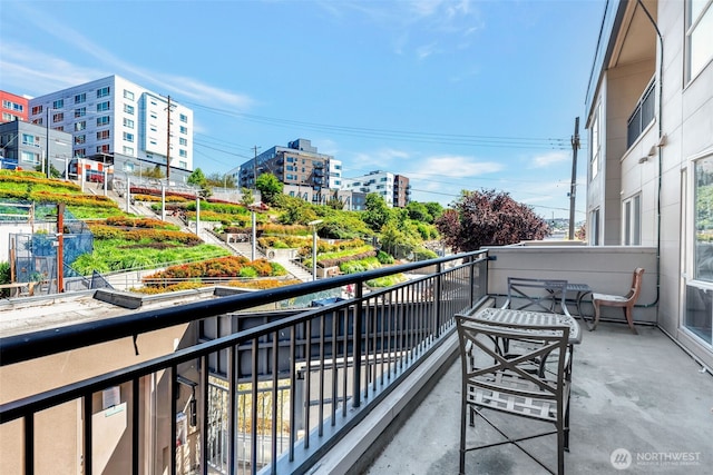 321 10th Ave S Unit 618, Seattle, WA 98104 - view of balcony