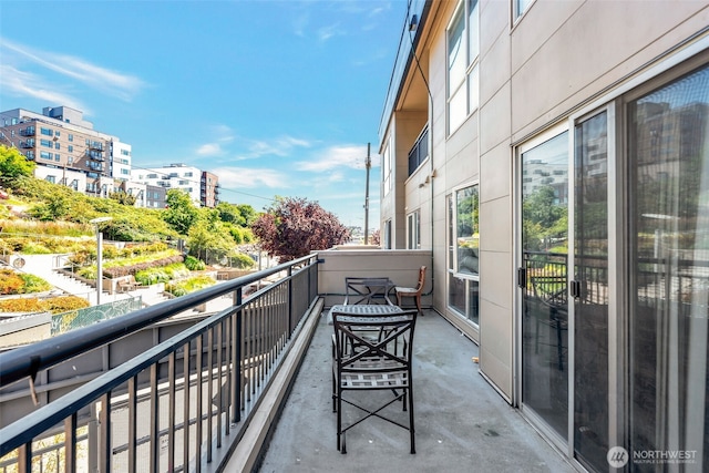 321 10th Ave S Unit 618, Seattle, WA 98104 - view of balcony