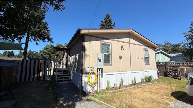 10426 11th Avenue Ct S, Tacoma, WA 98444 - view of side of home