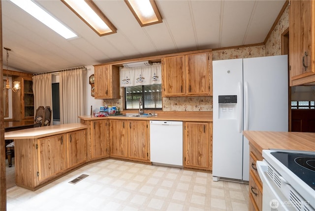 3611 I St NE Unit 10, Auburn, WA 98002 - kitchen with white appliances, a peninsula, light floors, decorative light fixtures, and lofted ceiling