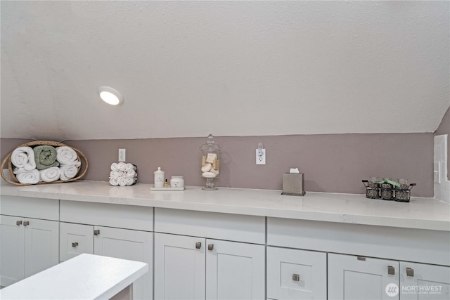 1721 N Steele St, Tacoma, WA 98406 - bathroom featuring a textured ceiling
