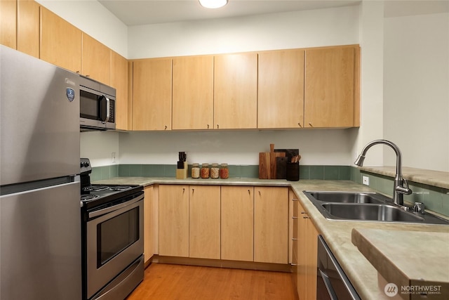 668 S Lane St Unit 310, Seattle, WA 98104 - photo 3